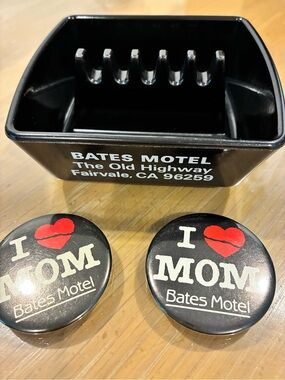Vintage BATES MOTEL Ashtray, PYSCHO, NWOT, MINT, + 2 Magnets, Universal Studios,